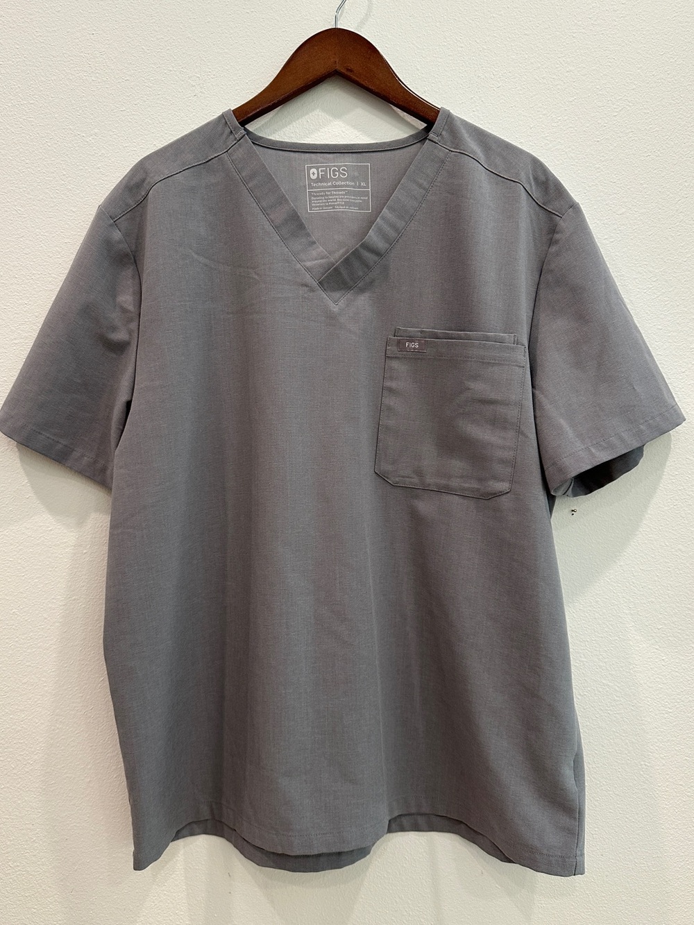Figs Gray Men’s 3 Pocket Leon Scrub Top Mens size XL